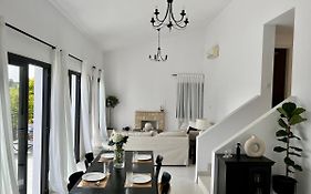Zeus Holiday Home